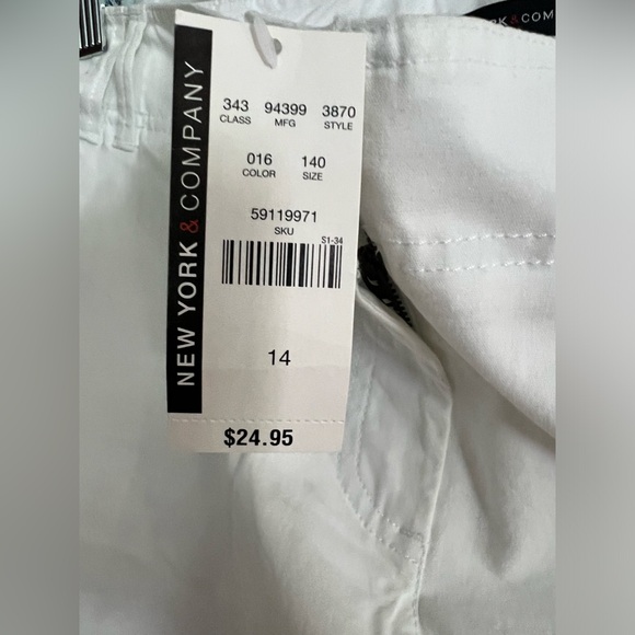 New York & Company White Flat-front Shorts - Picture 6 of 11